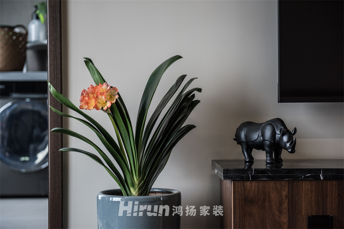 中航翡翠灣138㎡雅致現(xiàn)代三居室 裝修案例效果圖-2